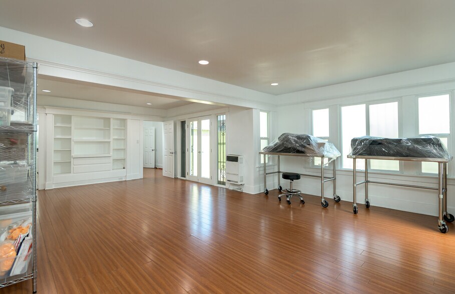 More Photos Of 6409 Regent St, Huntington Park Warehouse For Sale