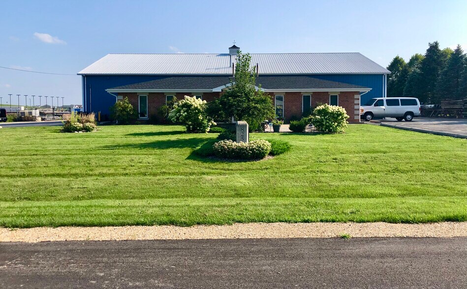 More Photos Of 825 E North St, Elburn Warehouse For Lease