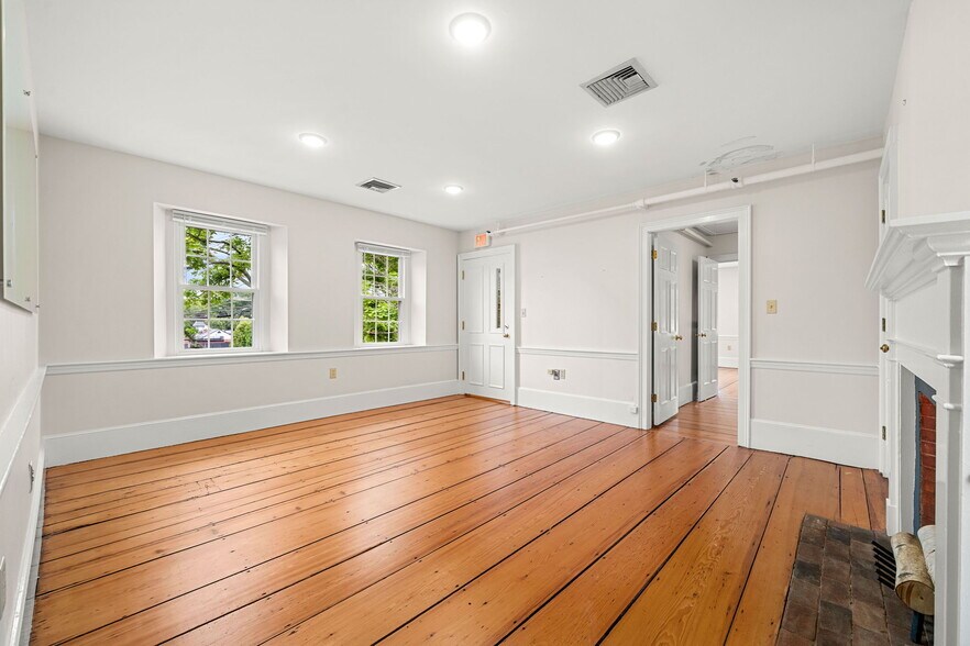 More Photos Of 160 Sylvan St, Danvers Office For Lease