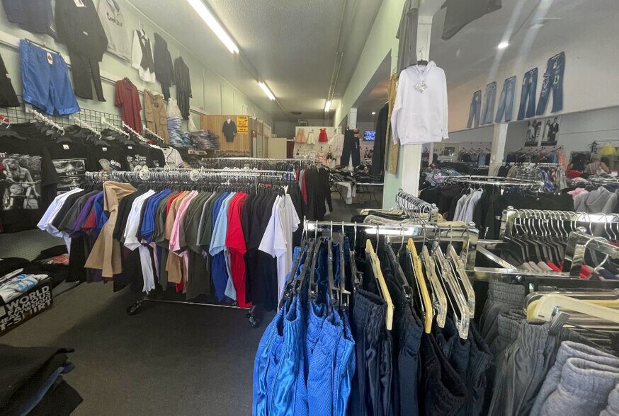 More Photos Of 254 N Broad St, Globe Storefront Retail Office For Sale