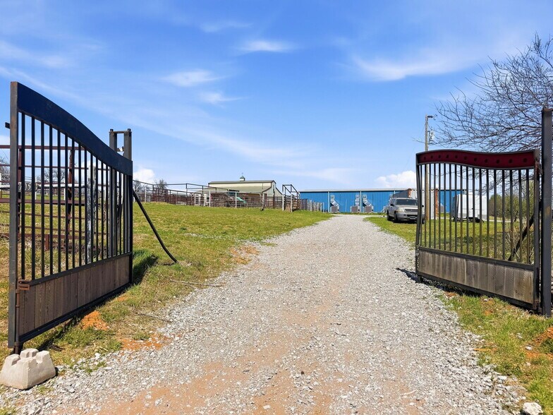More Photos Of 17052 NE North Dr, Fletcher Flex For Sale
