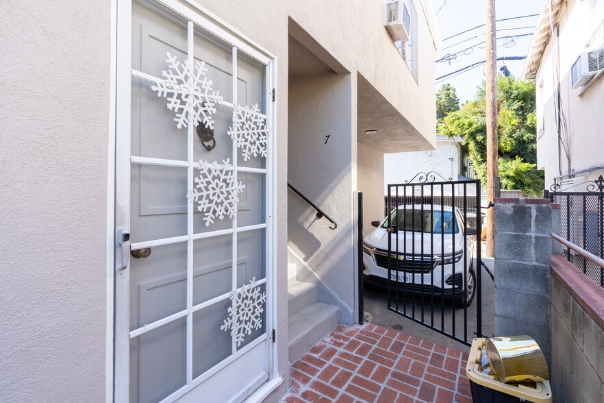 More Photos Of 1434 Berkeley St, Santa Monica Apartments For Sale