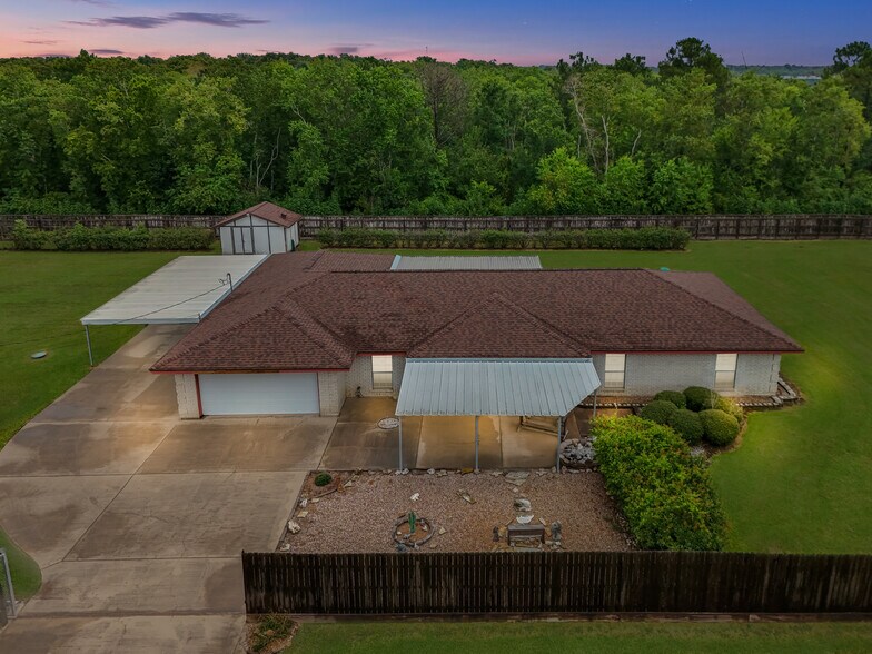 More Photos Of 7315 Pine St, Manvel Industrial For Sale