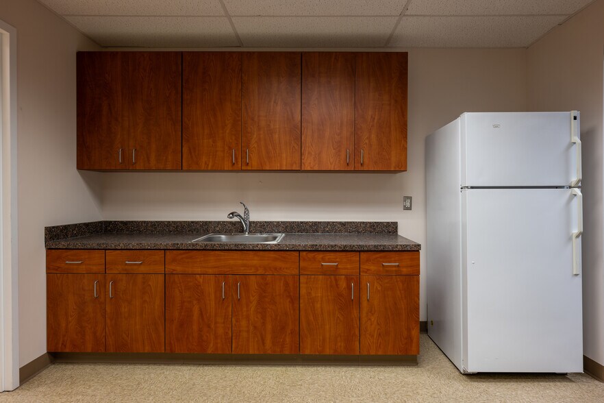 More Photos Of 7200 Chestnut St, Upper Darby Township Office For Lease