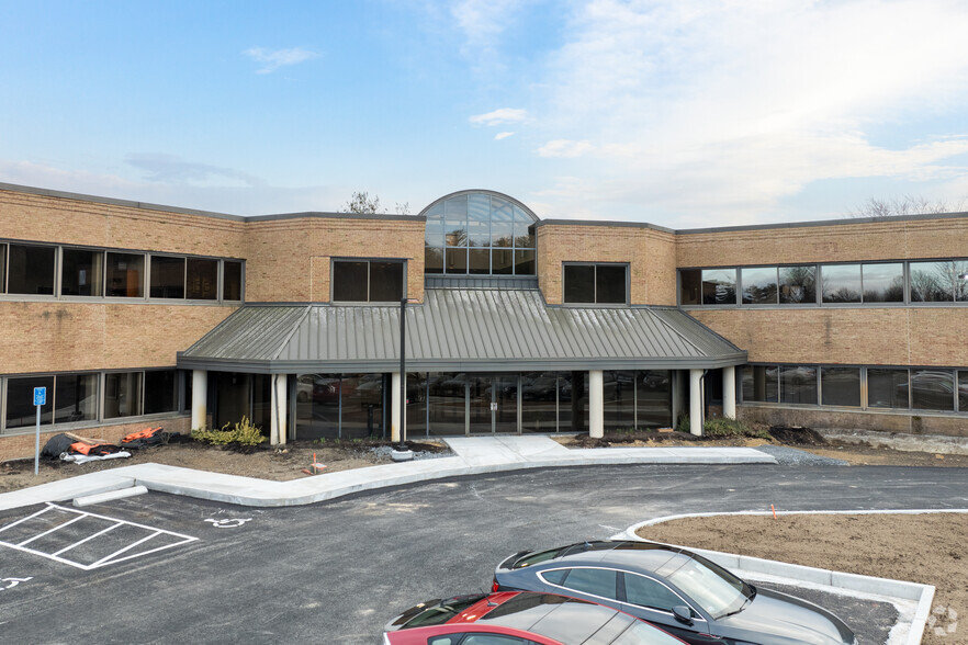 Primary Photo Of 580 Main St, Bolton Office For Sale