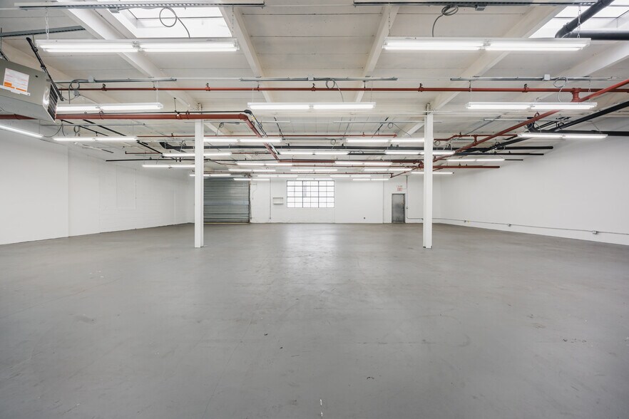 More Photos Of 573 Johnson Ave, Brooklyn Warehouse For Lease