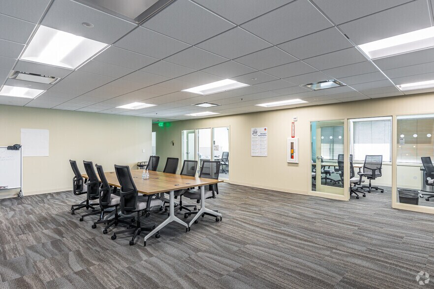 More Photos Of 70 Garden Ct, Monterey Medical For Lease