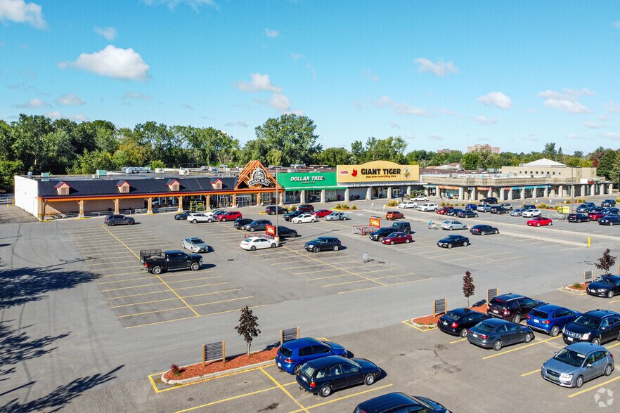 More Photos Of 2950 Bank St, Ottawa General Retail For Lease