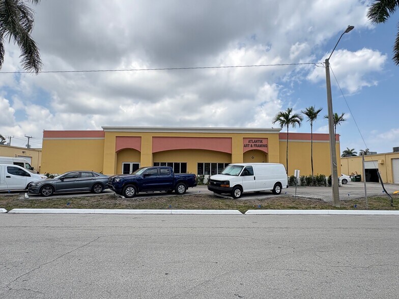 More Photos Of 121-125 NW 11th St, Boca Raton Warehouse For Lease