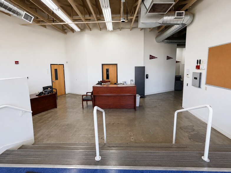 More Photos Of 1905 Mountain Rd NW, Albuquerque Schools For Lease