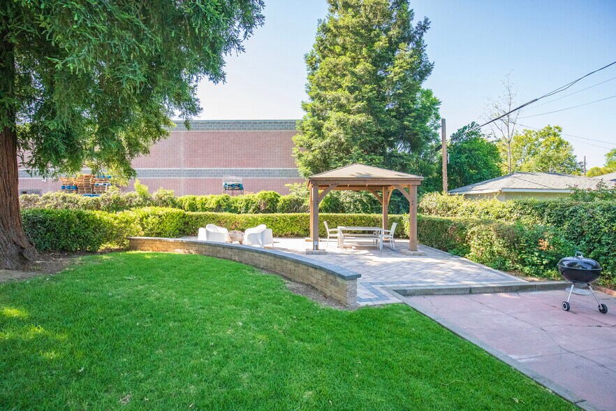 More Photos Of 4322 4th Ave, Sacramento Office Residential For Sale