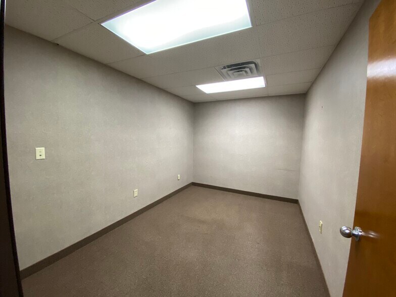 More Photos Of 1107 9th St, Vienna Office For Lease