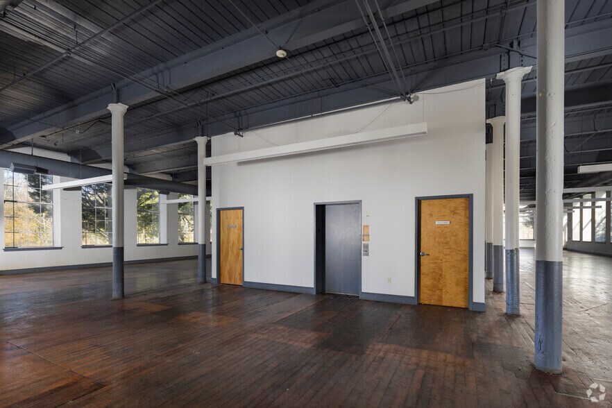 More Photos Of 100 CTC Dr, Edgefield Warehouse For Sale