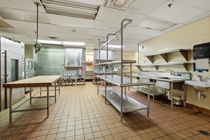 More Photos Of 143 Division St, Stevens Point Restaurant For Sale