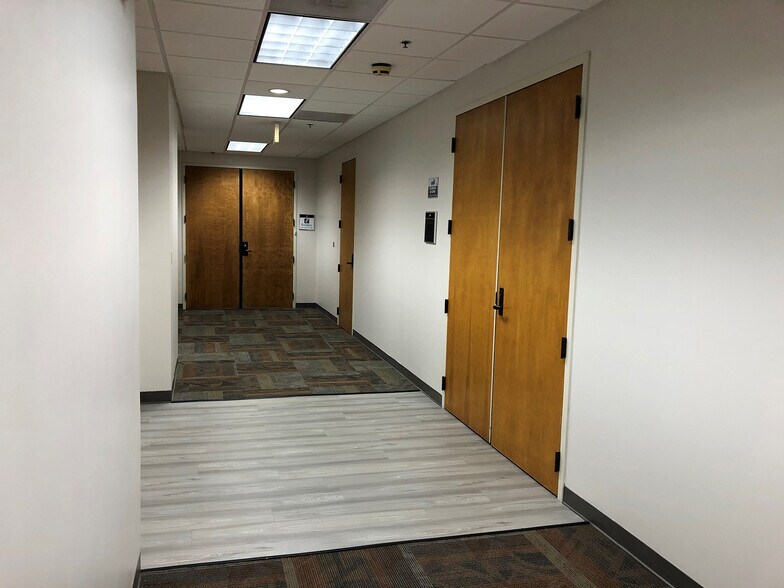 More Photos Of 3670 Maguire Blvd, Orlando Office For Lease