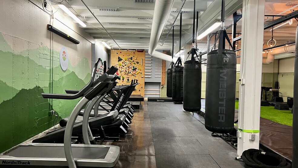 More Photos Of 1010 W Lake St, Minneapolis Coworking Space