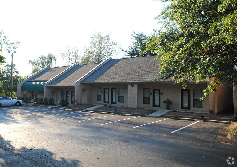 More Photos Of 770 Old Roswell Rd, Roswell Office For Lease