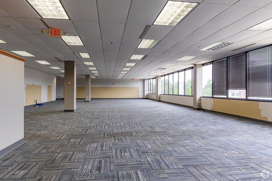 More Photos Of 100 E Campus View Blvd, Columbus Office For Lease