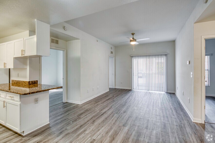 More Photos Of 13009 Kain Palms Ct, Tampa Dormitory For Sale