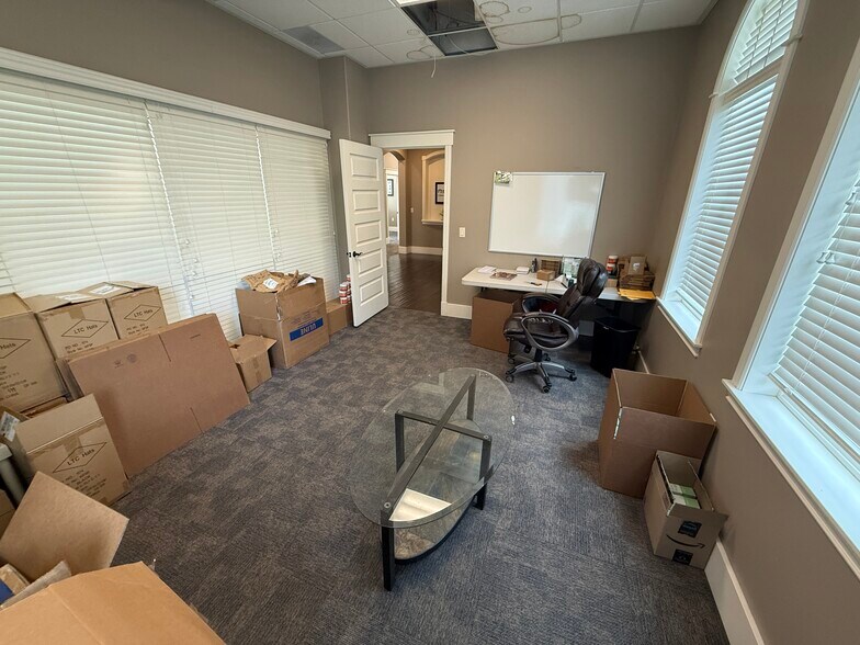 More Photos Of 20 W Main St, Alpine Unknown For Lease