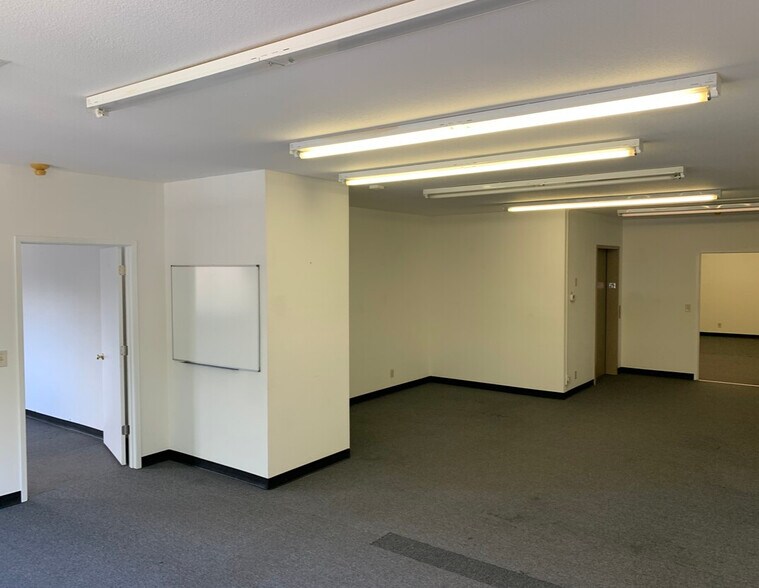 More Photos Of 2518-2524 NE Broadway St, Portland Office For Lease