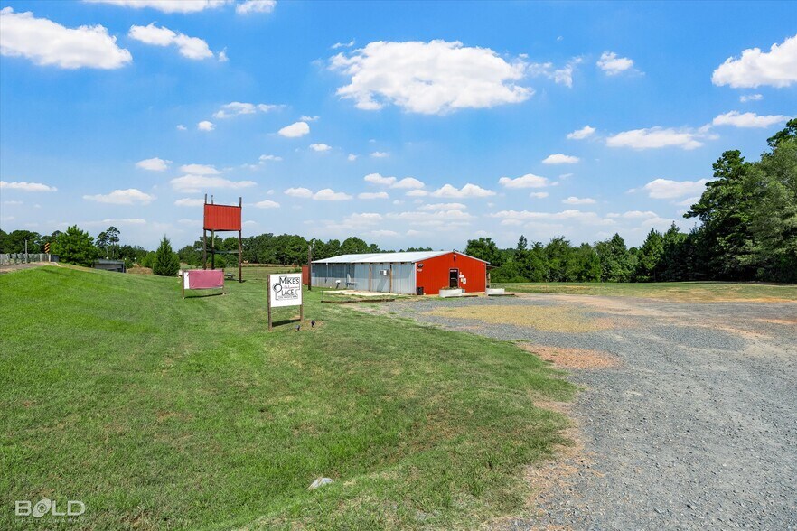 More Photos Of 7318 Ida State Line rd, Ida Bar For Sale