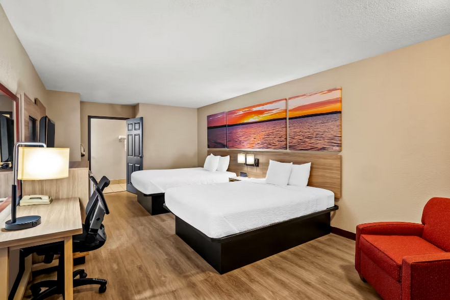 More Photos Of 9897 Main St, Whitmore Lake Hotel For Sale