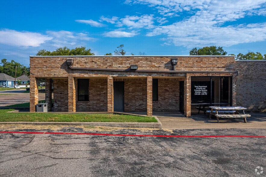More Photos Of 1300 N Anglin, Cleburne Office For Lease