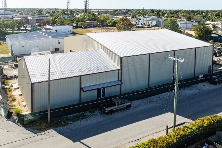More Photos Of 146 2nd St, Homestead Warehouse For Lease