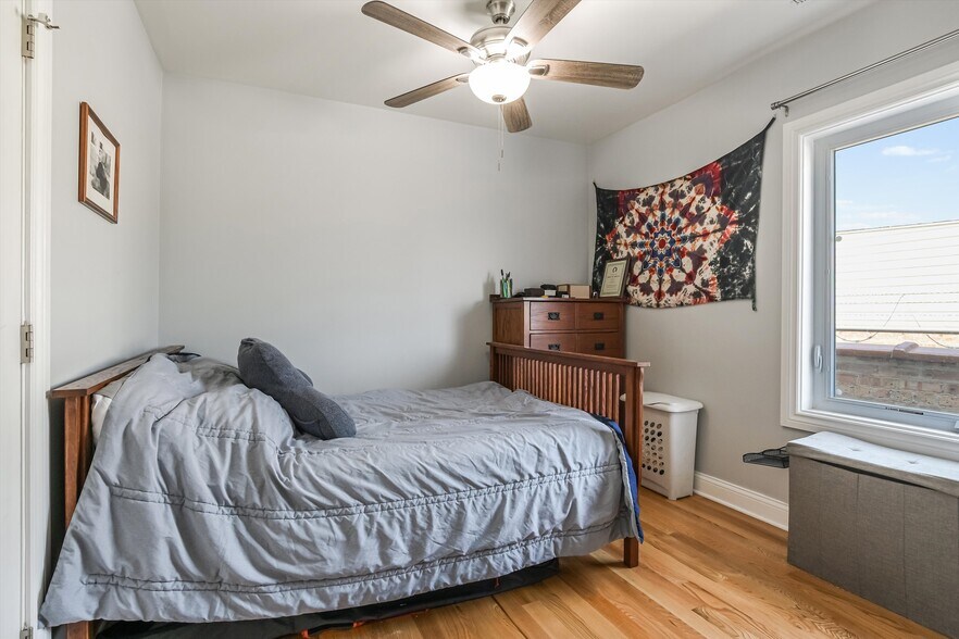 More Photos Of 5481 N Northwest Hwy, Chicago Storefront Retail Residential For Sale