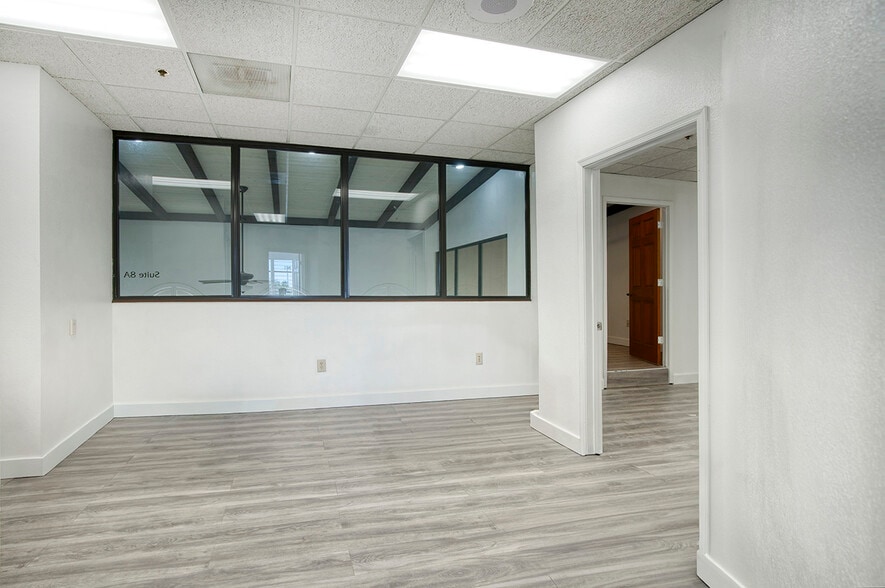 More Photos Of 8160 E Butherus Dr, Scottsdale Office For Sale