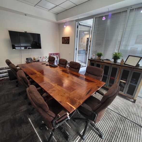 More Photos Of 1095 W Rio Salado Pky, Tempe Loft Creative Space For Sale