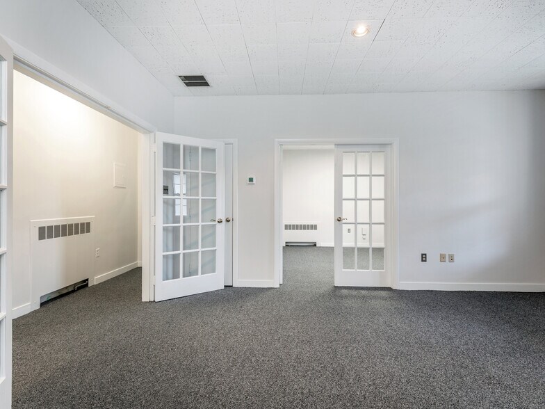 More Photos Of 9 Bryan Hall Plz, Washington Depot Bank For Lease