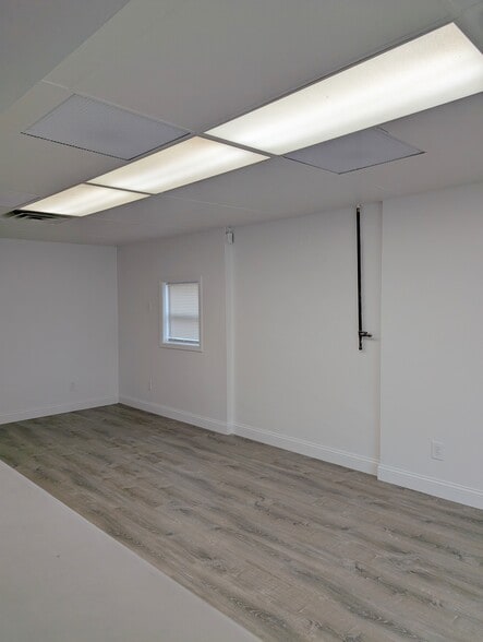 More Photos Of 5036 Richfield Rd, Flint Storefront For Sale