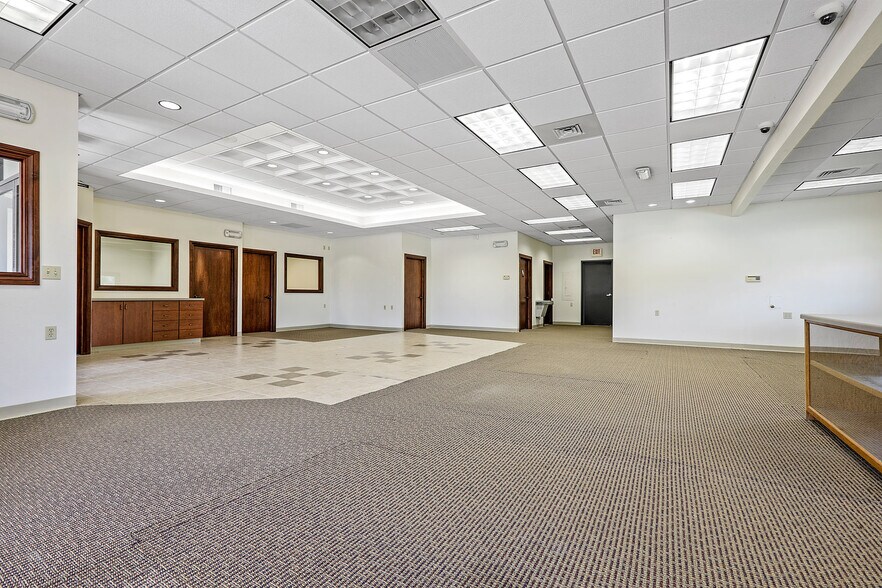 More Photos Of 200 Golfview Rd, Cecil Storefront Retail Office For Sale