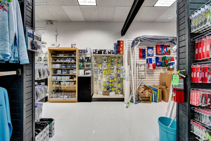 More Photos Of 14951 S Dixie Hwy, Palmetto Bay Freestanding For Sale