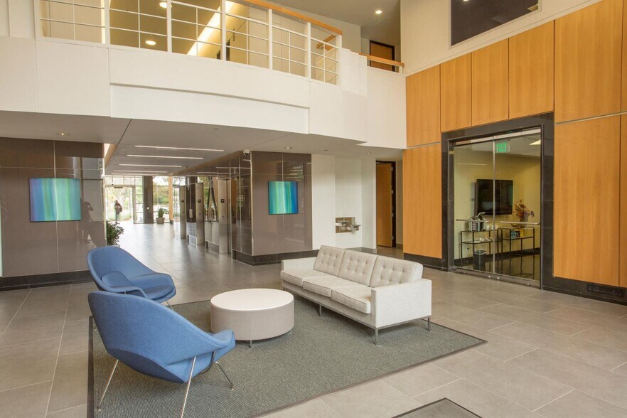 More Photos Of 333 Twin Dolphin Dr, Redwood City Office For Lease