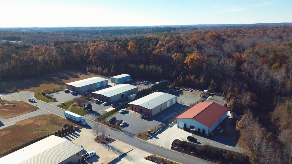 More Photos Of 3415 Denver Dr, Denver Warehouse For Lease