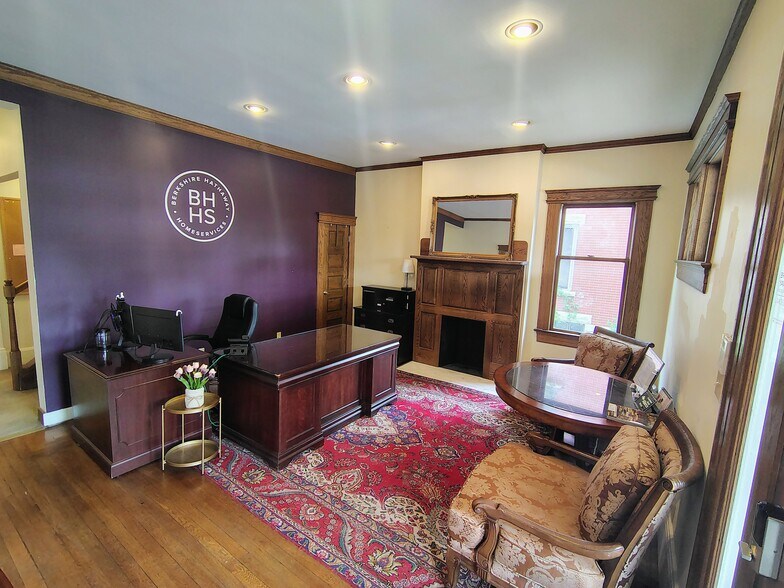 More Photos Of 1337 Virginia St, Charleston Office For Sale