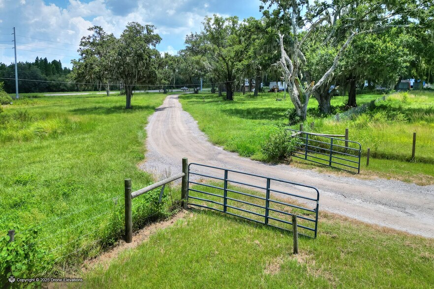 More Photos Of 3701 E Trapnell Rd, Plant City Distribution For Sale
