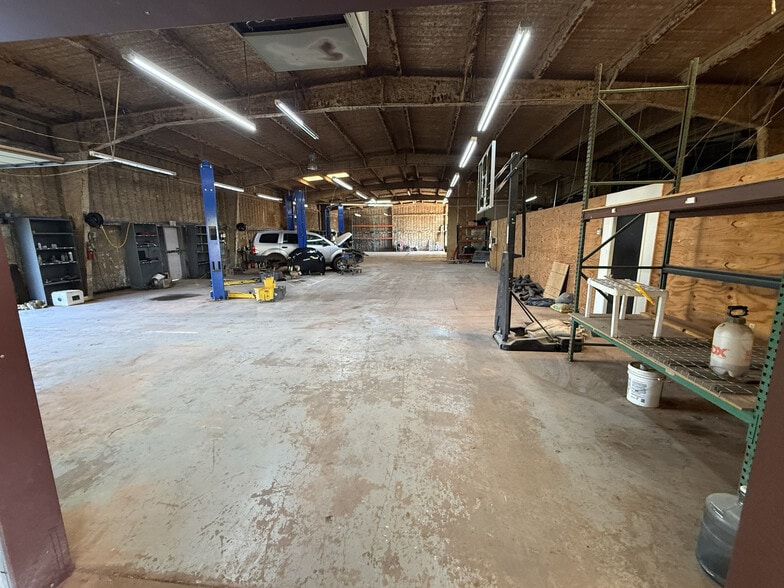 More Photos Of 6601 S Shields Blvd, Oklahoma City Service For Lease