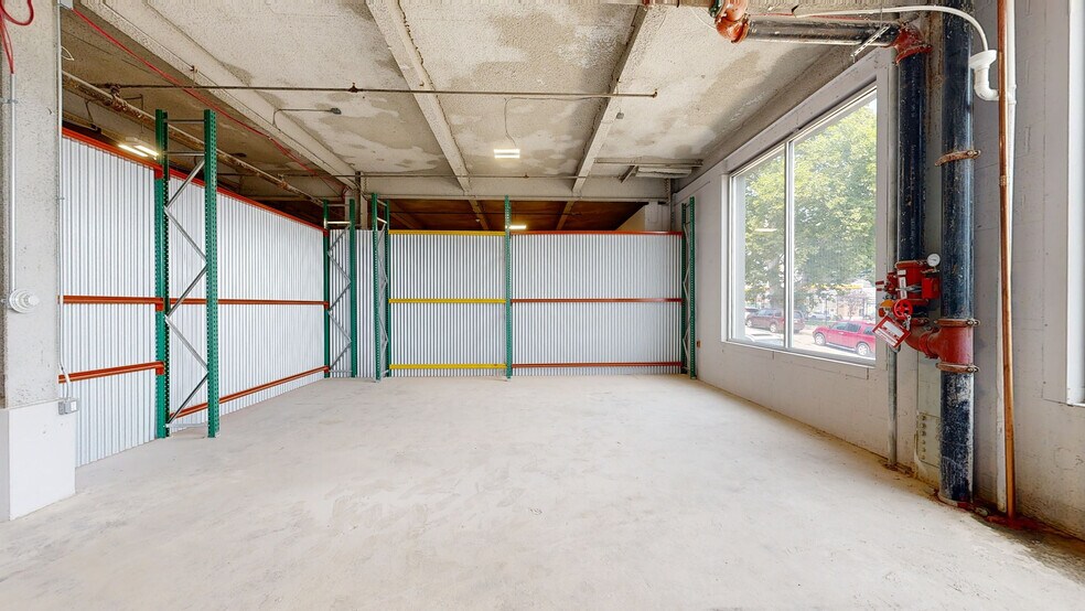 More Photos Of 250 E Sandford Blvd, Mount Vernon Warehouse For Lease