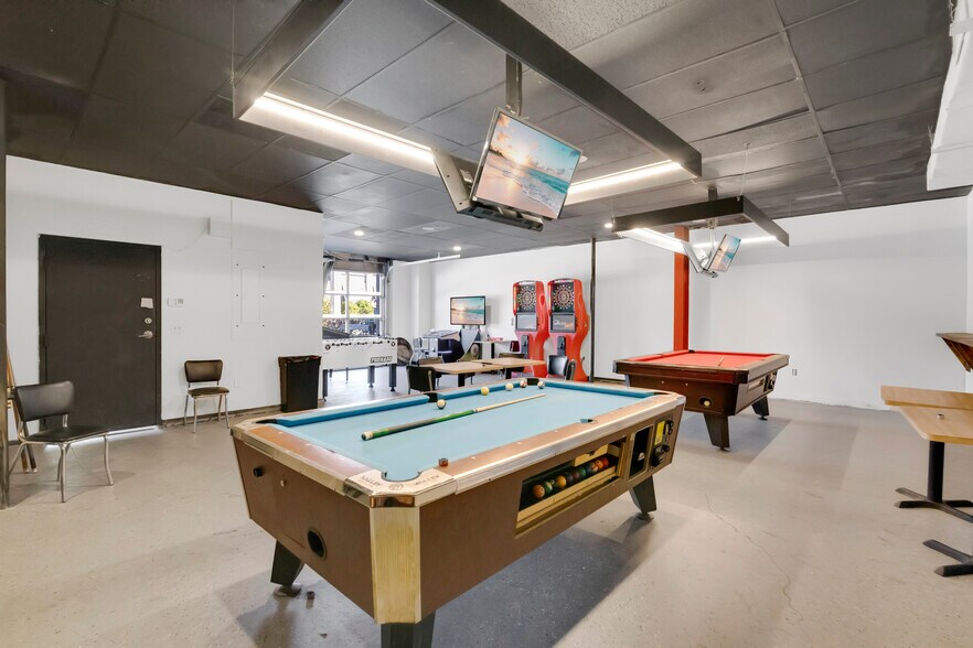 More Photos Of 10-14 W Illiana St, Orlando Warehouse For Sale