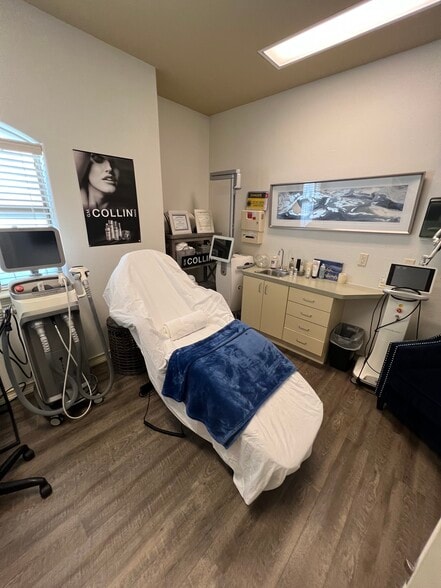 More Photos Of 2800 William D Tate Ave, Grapevine Medical For Lease