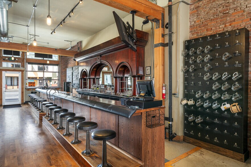 Primary Photo Of 1307 Main St, Oroville Bar For Sale