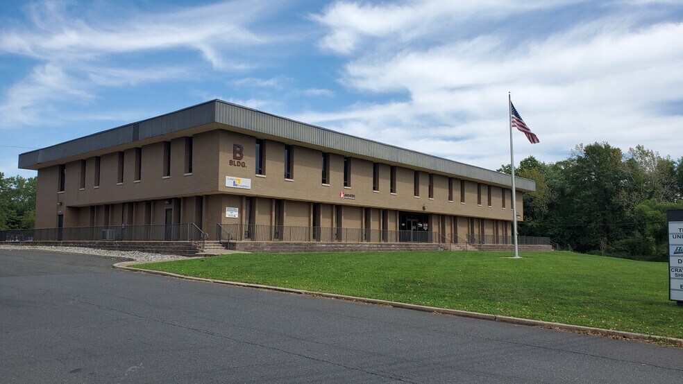 More Photos Of 333 Cedar Ave, Middlesex Office For Lease