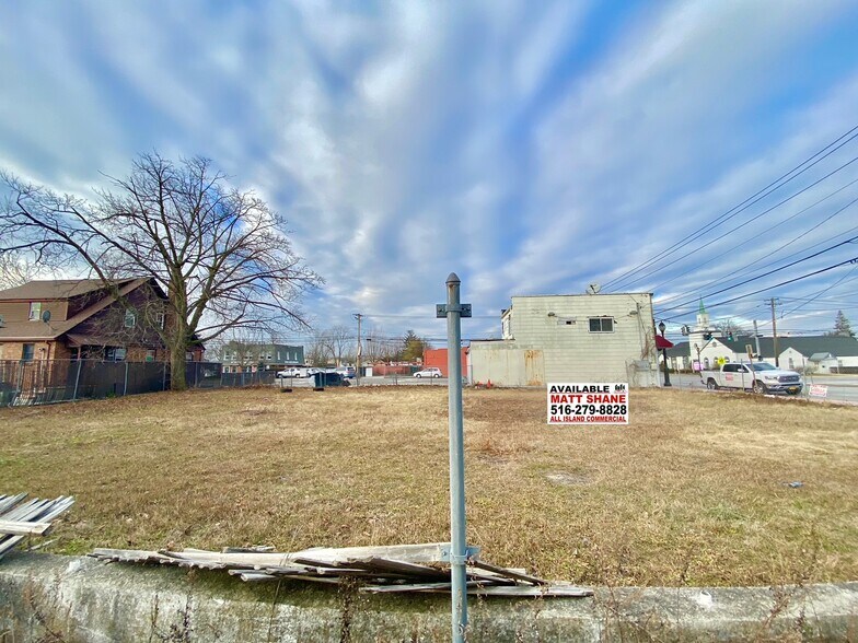 More Photos Of 1822-1836 Deer Park Ave, Deer Park Auto Repair For Sale