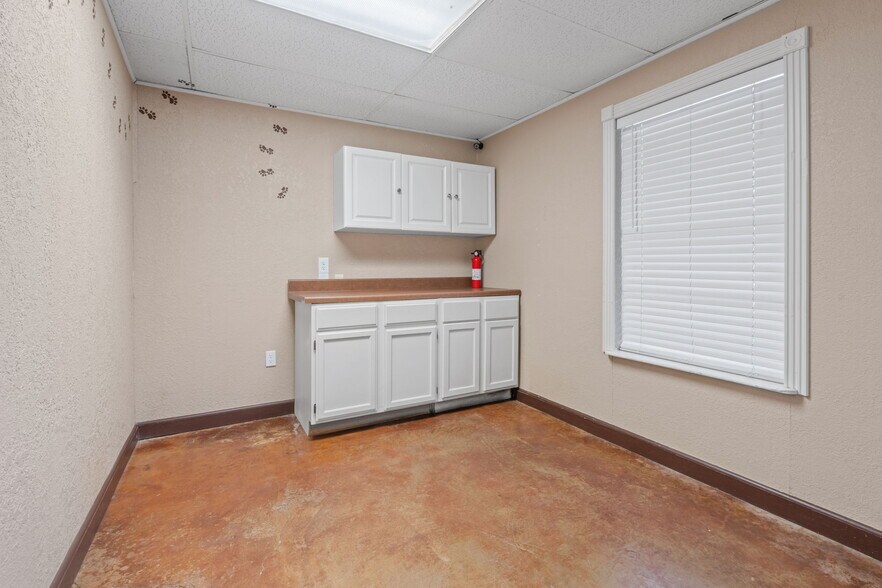 More Photos Of 5620 Rowlett Rd, Rowlett General Retail For Sale