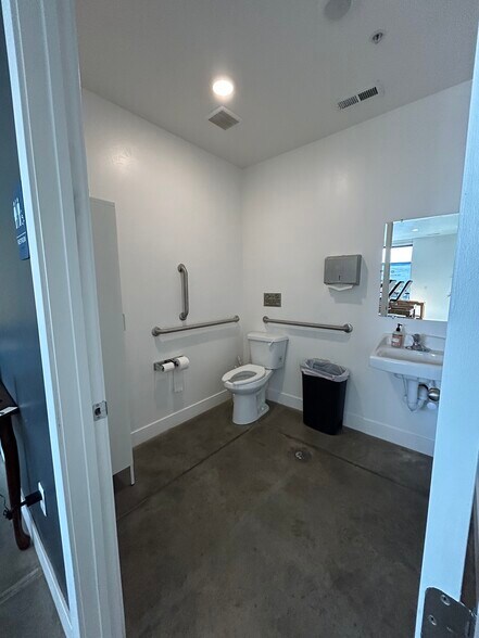 More Photos Of 564 W 700 S, Pleasant Grove Warehouse For Lease