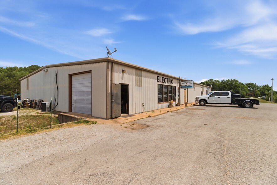 More Photos Of 1015 Preacher Roe Blvd, West Plains General Retail For Sale
